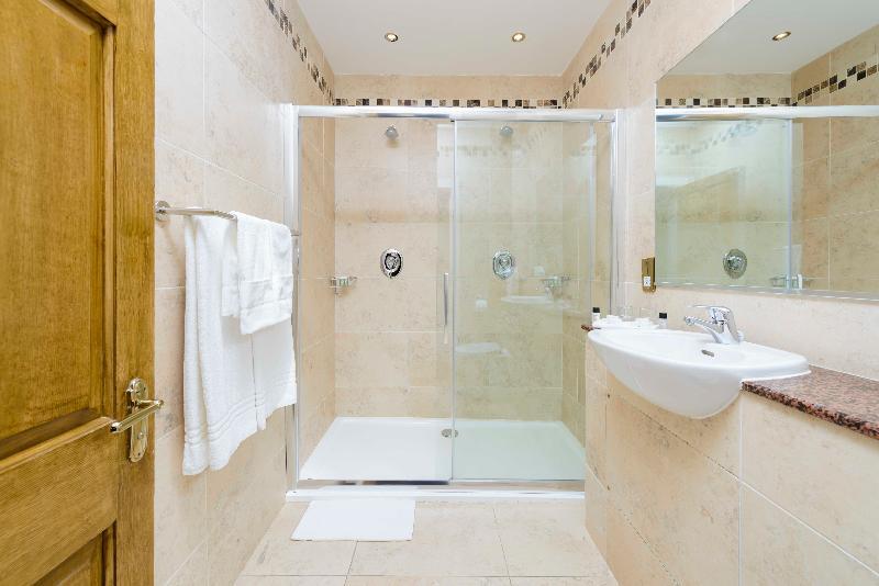 Lake Lodge Guesthouse 4*
